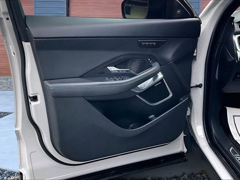 Used 2019 Jaguar E-PACE R-Dynamic SE image 23