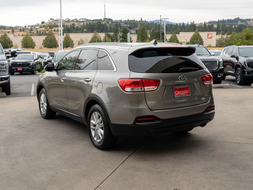 Used 2018 Kia Sorento AWD image 5