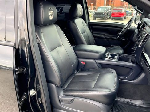 Used 2019 Nissan Titan SV w/ SV Convenience Package image 8