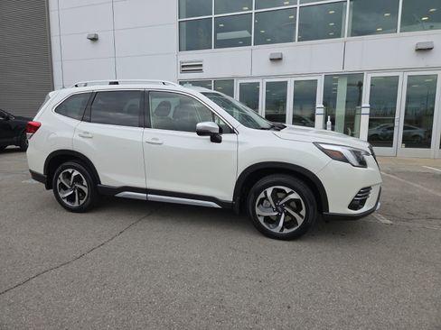 Used 2023 Subaru Forester Touring image 3