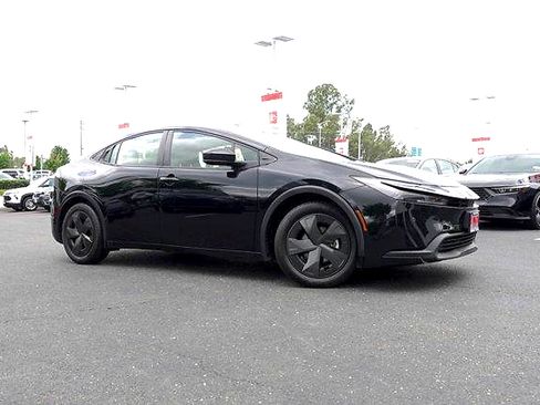 Used 2024 Toyota Prius LE FWD image 4