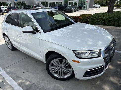 Used 2018 Audi Q5 2.0T Premium Plus w/ Premium Plus Package AWD/4WD image 2