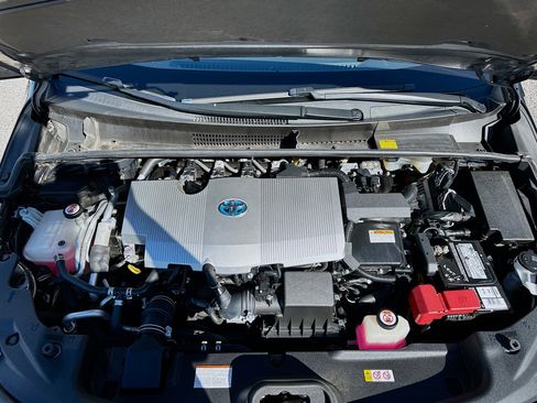 Used 2017 Toyota Prius Prime Premium image 31