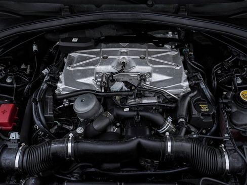 Used 2020 Jaguar F-PACE SVR image 30