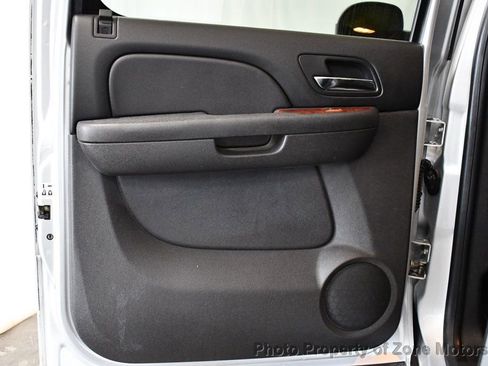 Used 2013 Chevrolet Avalanche LTZ image 22