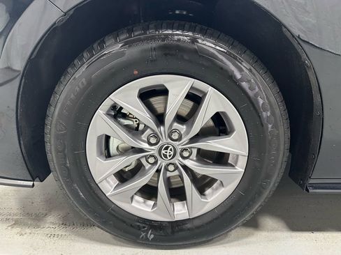 Used 2025 Toyota Sienna LE image 66