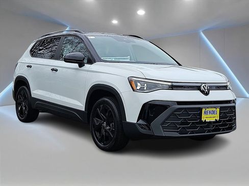 New 2026 Volkswagen Taos SE FWD image 3