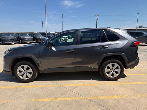 Used 2025 Toyota RAV4 LE AWD/4WD image 4