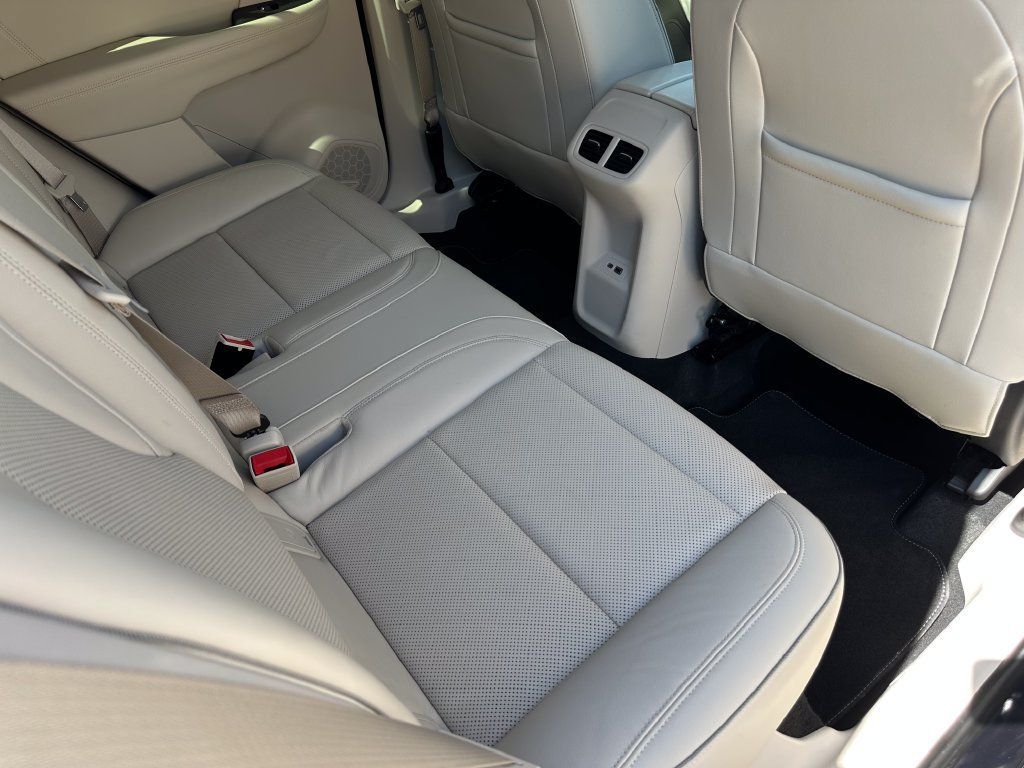 Used 2021 Buick Envision Essence FWD image 11