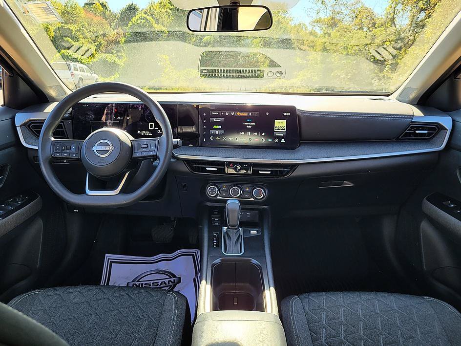 Certified 2025 Nissan Kicks SV w/ Charging Package FWD image 28
