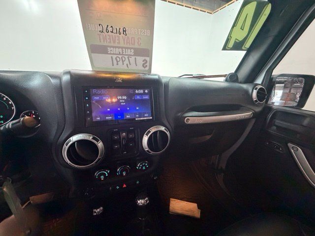 Used 2014 Jeep Wrangler Unlimited Sahara w/ Connectivity Group AWD/4WD image 18