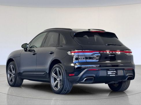 Certified 2025 Porsche Macan image 3