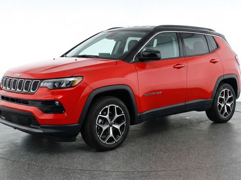 Used 2025 Jeep Compass Limited AWD/4WD image 3