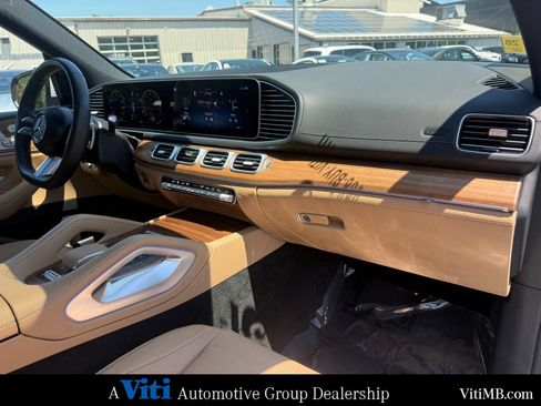 Certified 2025 Mercedes-Benz GLS 580 4MATIC image 30