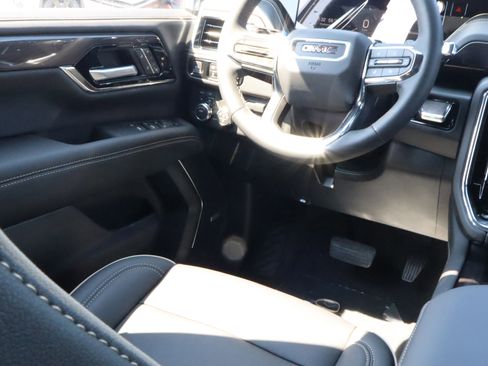 New 2026 GMC Yukon Elevation w/ Elevation Premium Package AWD/4WD image 9