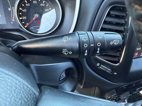 Used 2020 Jeep Compass Latitude image 35