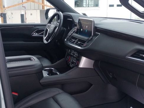 Used 2023 Chevrolet Suburban Z71 w/ Luxury Package image 14