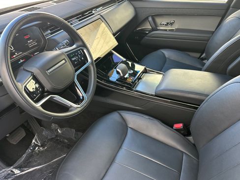 Used 2025 Land Rover Range Rover Sport SE image 11