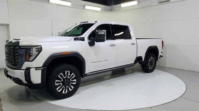 Used 2024 GMC Sierra 2500 Denali Ultimate AWD/4WD image 3