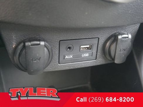 Used 2017 Hyundai Veloster Value Edition FWD image 33