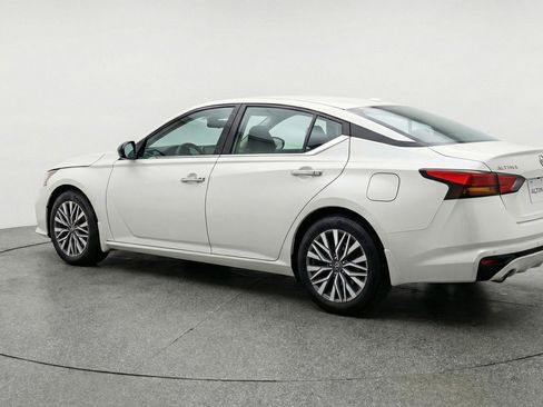 Used 2025 Nissan Altima 2.5 SV FWD image 6