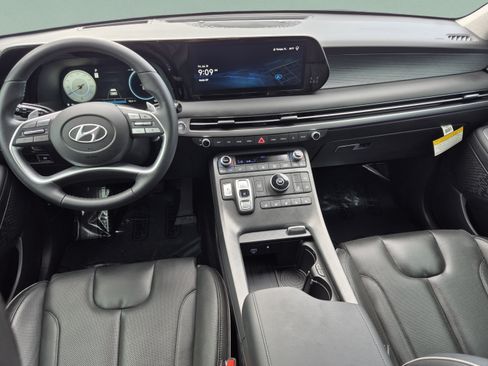 Used 2024 Hyundai Palisade Limited FWD image 11