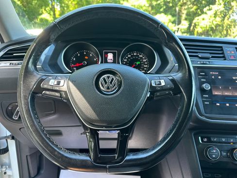Used 2018 Volkswagen Tiguan SE AWD/4WD image 12