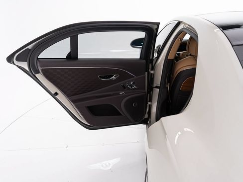 Used 2025 Bentley Flying Spur Plug-In Hybrid AWD/4WD image 20