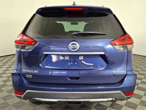 Used 2018 Nissan Rogue SV image 8