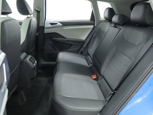 New 2026 Volkswagen Taos SE FWD image 33