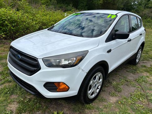 Used 2019 Ford Escape S FWD image 1