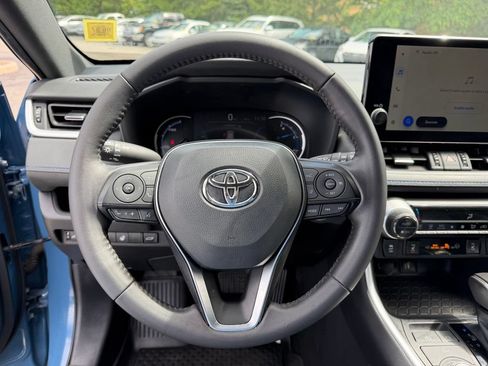 Used 2025 Toyota RAV4 XSE AWD/4WD image 6
