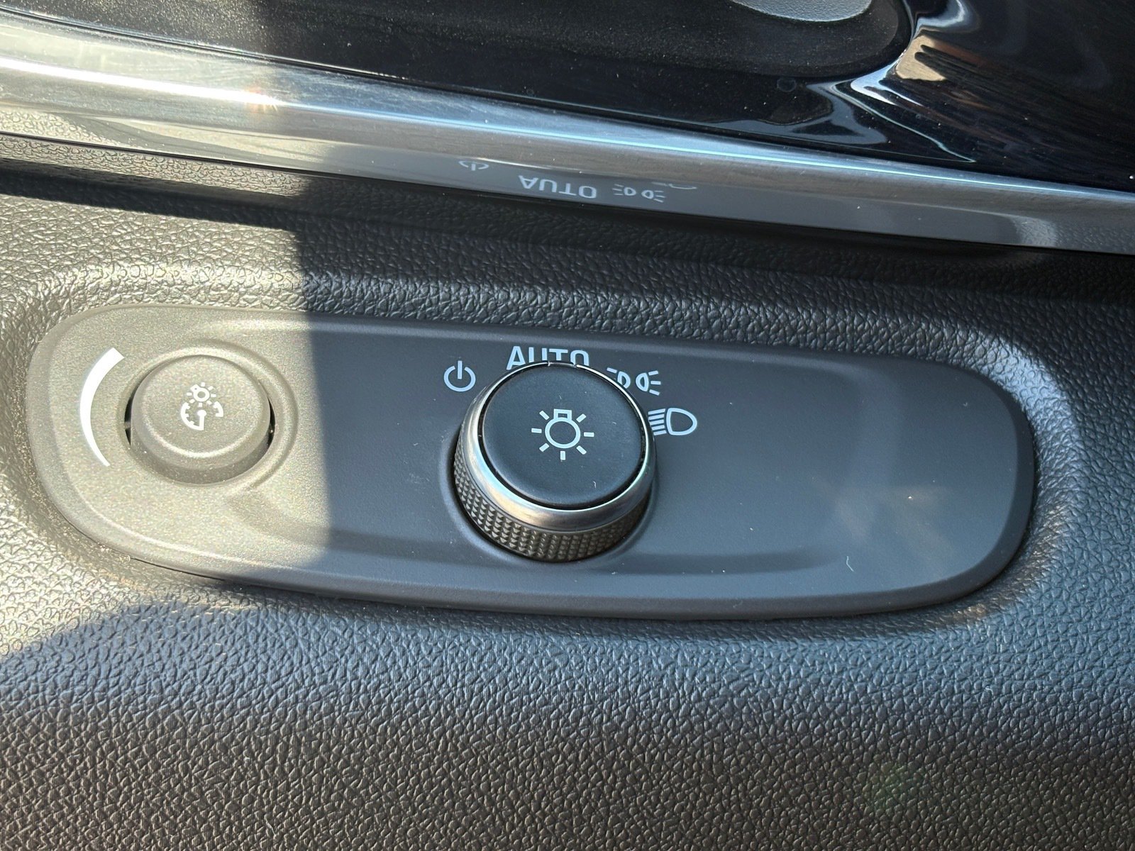 Used 2024 Buick Envista Sport Touring FWD image 17