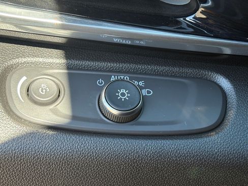 Used 2024 Buick Envista Sport Touring FWD image 17