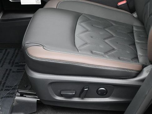 New 2026 Nissan Pathfinder Platinum image 17