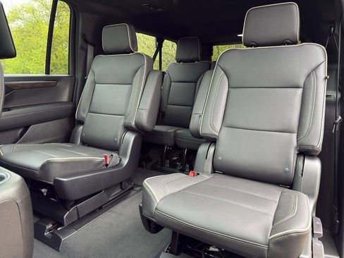 Used 2025 Chevrolet Suburban Premier AWD/4WD image 26