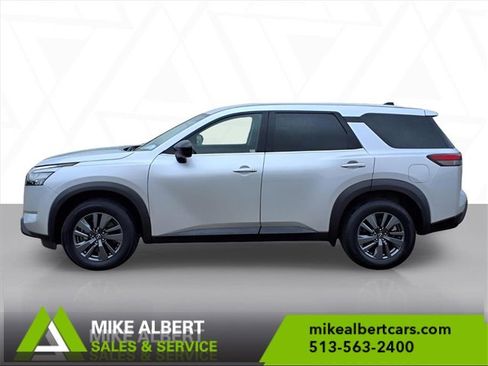 Used 2024 Nissan Pathfinder S image 7