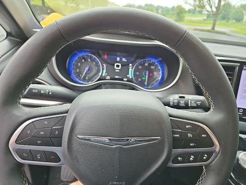Used 2025 Chrysler Pacifica Select FWD image 21