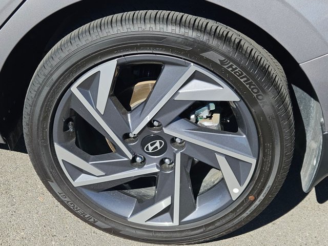 Used 2025 Hyundai Elantra SEL FWD image 22
