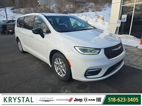 Certified 2024 Chrysler Pacifica Touring-L FWD image 1