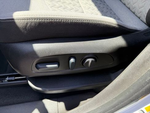 Certified 2022 Chevrolet Equinox LS w/ LS Convenience Package image 13