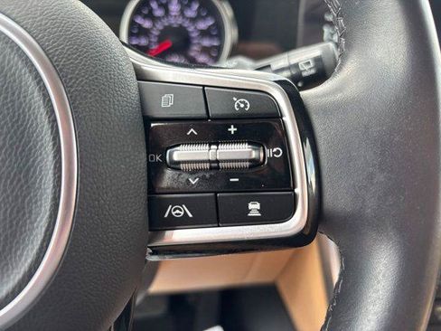 Used 2023 Kia Carnival EX FWD image 23