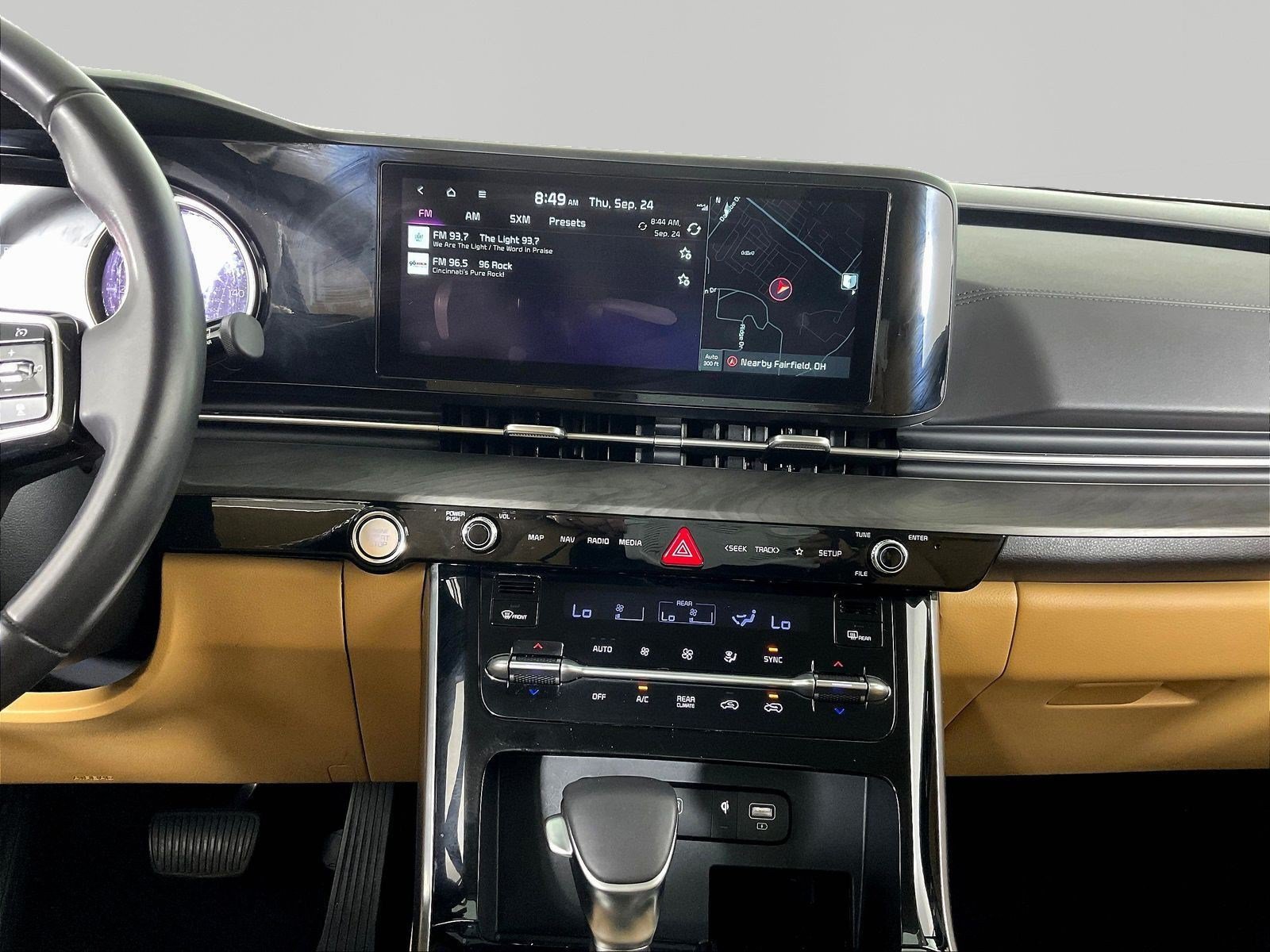 Used 2024 Kia Carnival EX FWD image 9