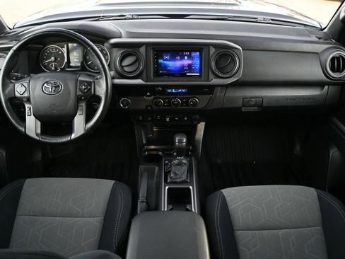 Used 2022 Toyota Tacoma TRD Sport w/ Technology Package image 3