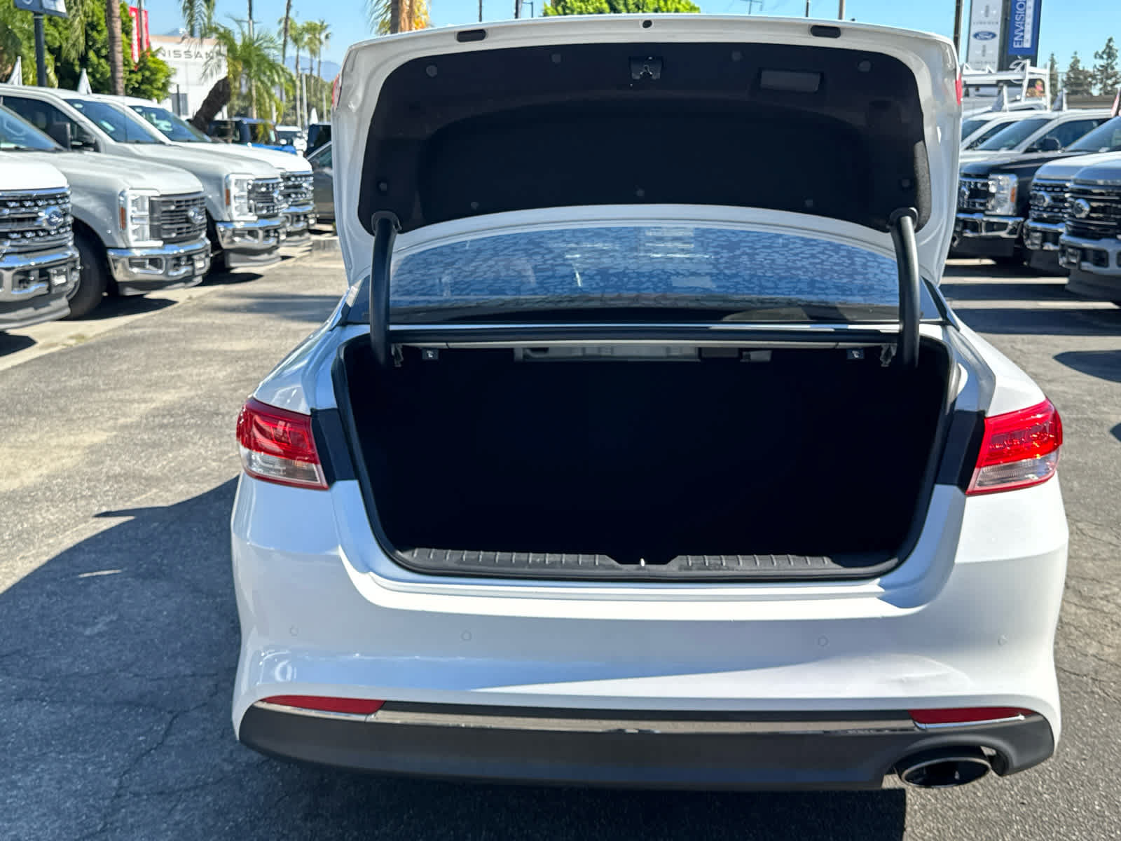 Used 2016 Kia Optima LX w/ Technology Package FWD image 16