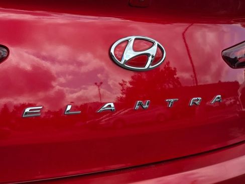 Used 2020 Hyundai Elantra SE FWD image 32