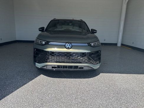 New 2026 Volkswagen Tiguan SE R-Line AWD/4WD image 9