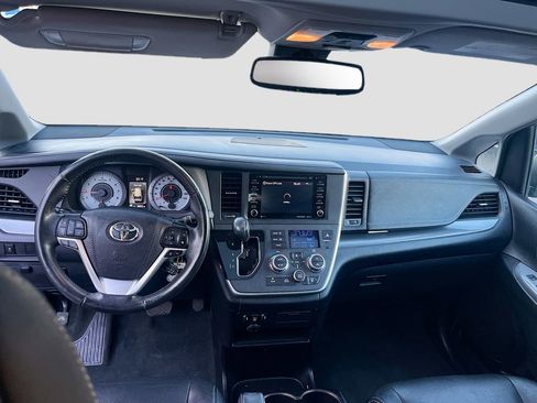 Used 2020 Toyota Sienna SE w/ Carpet Mat Package image 21