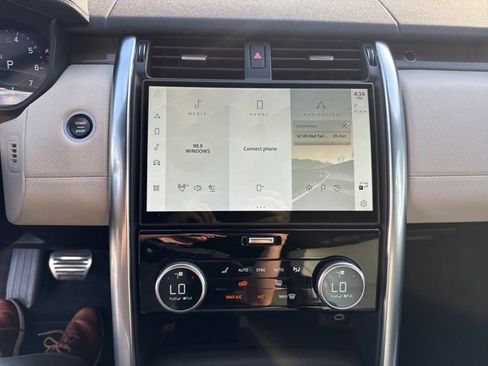 Used 2021 Land Rover Discovery HSE R-Dynamic image 21