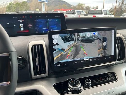 Used 2025 Ford Expedition Active image 5